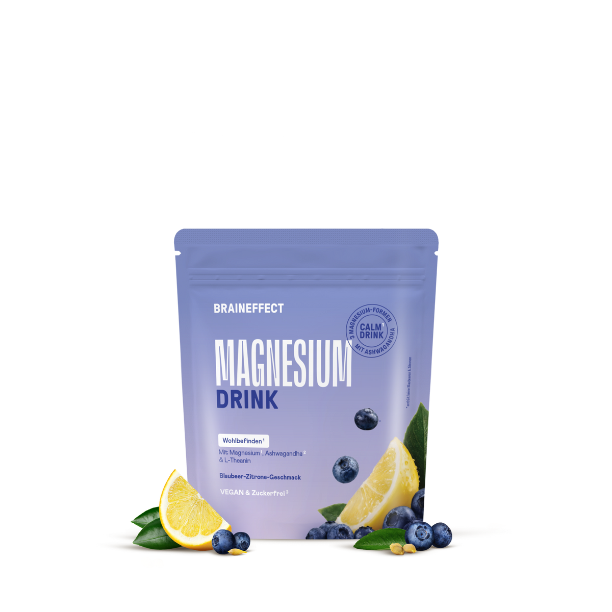 Lila Standbodenbeutel von BRAINEFFECT mit dem Text "BRAINEFFECT MAGNESIUM DRINK" und "Wohlbefinden Mit Magnesium, Ashwagandha & L-Theanin Blaubeer-Zitrone-Geschmack VEGAN & Zuckerfrei" vor schwarzem Hintergrund mit Blaubeeren und Zitronenstücken.