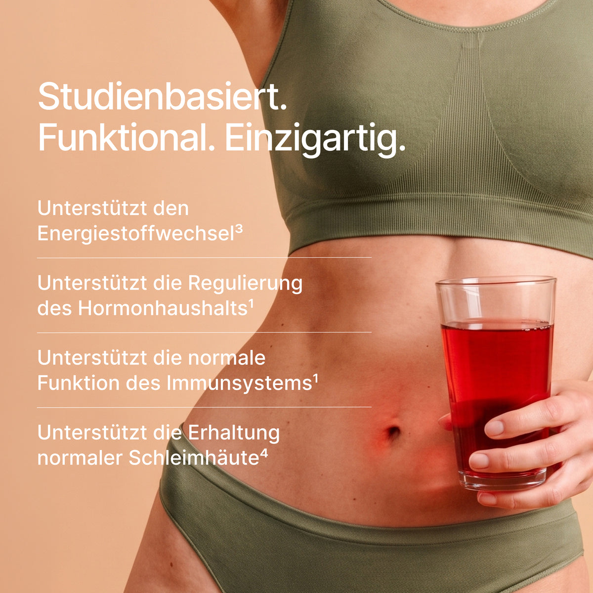 Femme en haut de sport vert tenant un verre de liquide rougeâtre, accompagnée du texte "Studienbasiert. Funktional. Einzigartig. Unterstützt den Energiestoffwechsel³ Unterstützt die Regulierung des Hormonhaushalts¹ Unterstützt die normale Funktion"