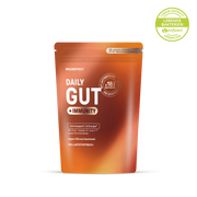 BRAINEFFECT Daily Gut + Immunity Pulver in einem orangefarbenen Standbodenbeutel mit den Aufschriften "BRAINEFFECT", "DAILY GUT", "+IMMUNITY", "Immunkupport & Energie", "Mit Zink, Vitamin D und C sowie Pilz-Extrakten", "Ingwer-Zitrone Geschmack"