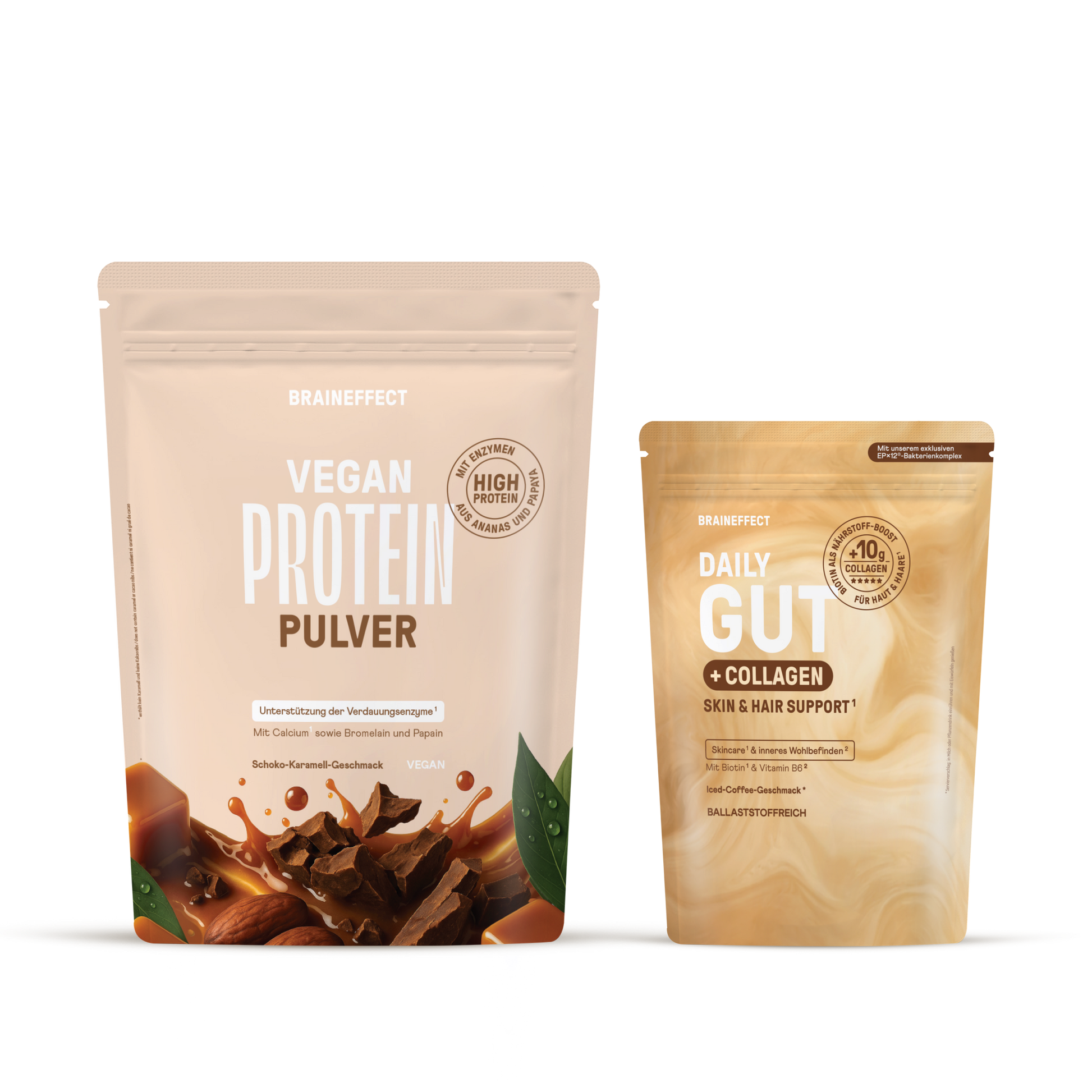 Zwei BRAINEFFECT Beutel vor schwarzem Hintergrund mit den Aufschriften "VEGAN PROTEIN PULVER", "BRAINEFFECT", "MIT ENZYMEN HIGH PROTEIN AUS ANANAS UND PAPAYA", "Unterstützung der Verdauungsenzyme1", "Mit Calcium sowie Bromelain und Papain"